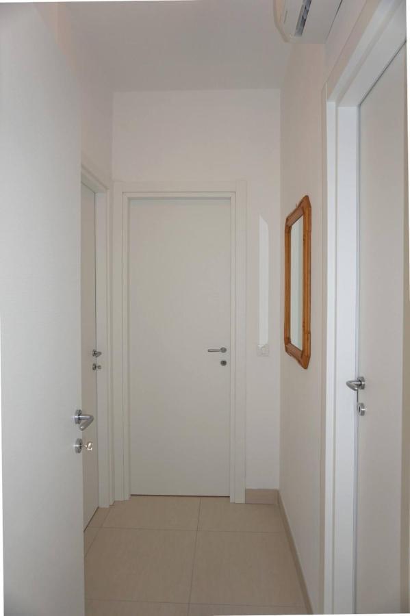 Ferienwohnung Relax By The Garden - Flat For Up To 6 Guests Porto Santa Margherita Exterior foto