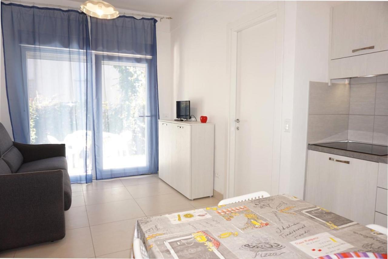 Ferienwohnung Relax By The Garden - Flat For Up To 6 Guests Porto Santa Margherita Exterior foto
